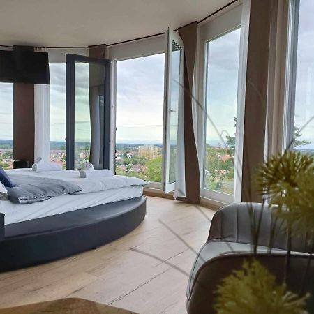 West Panorama Penthouse - Apartment With A Fantastic View Of The City Сомбатгей Екстер'єр фото