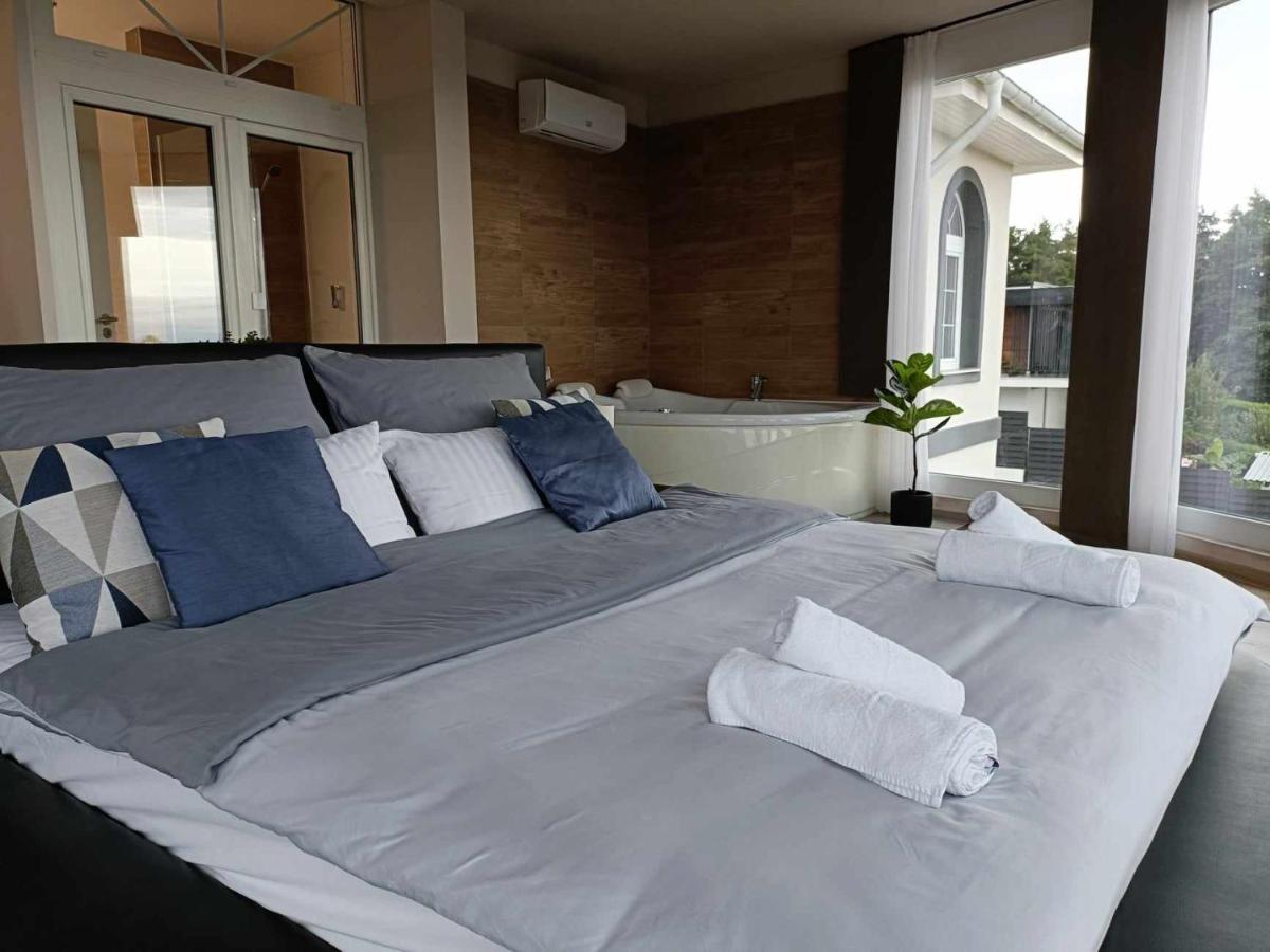 West Panorama Penthouse - Apartment With A Fantastic View Of The City Сомбатгей Екстер'єр фото