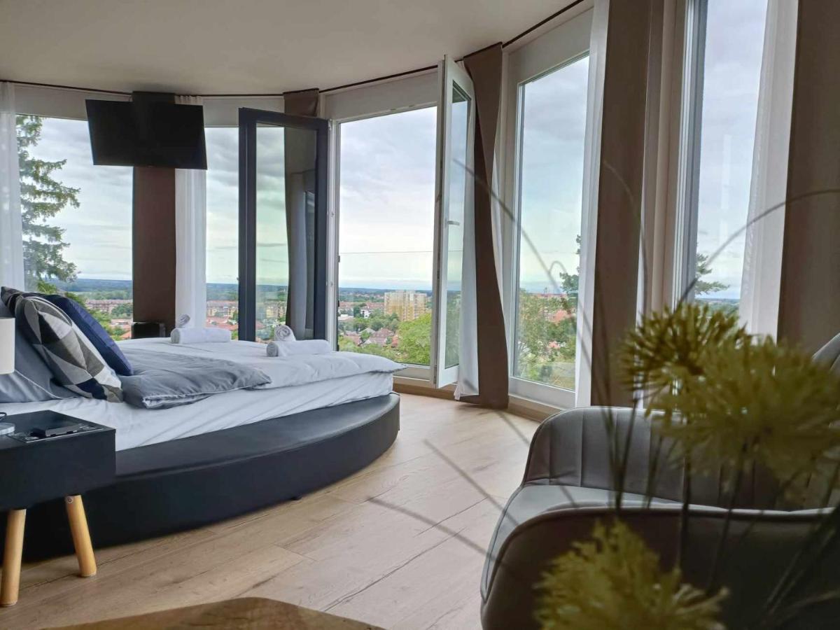 West Panorama Penthouse - Apartment With A Fantastic View Of The City Сомбатгей Екстер'єр фото