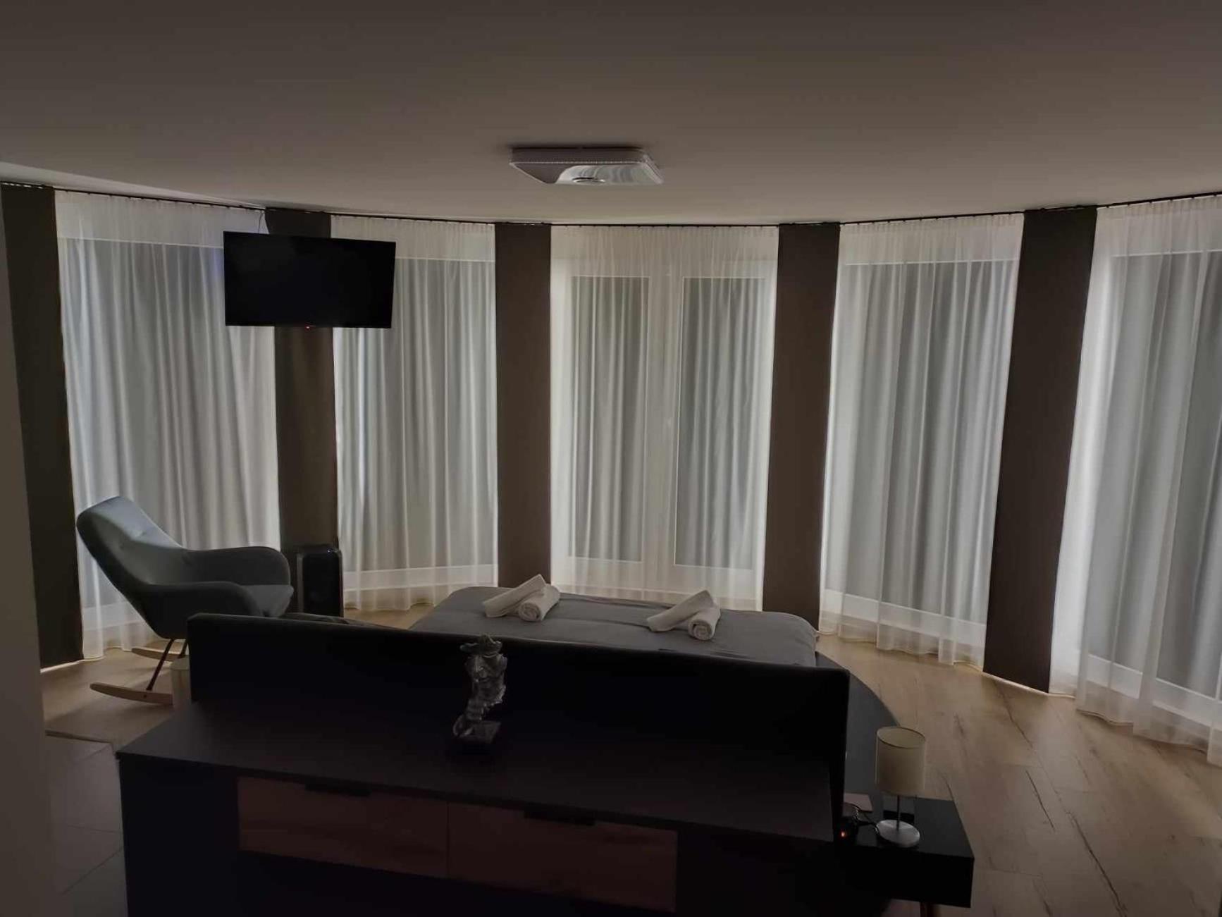 West Panorama Penthouse - Apartment With A Fantastic View Of The City Сомбатгей Екстер'єр фото