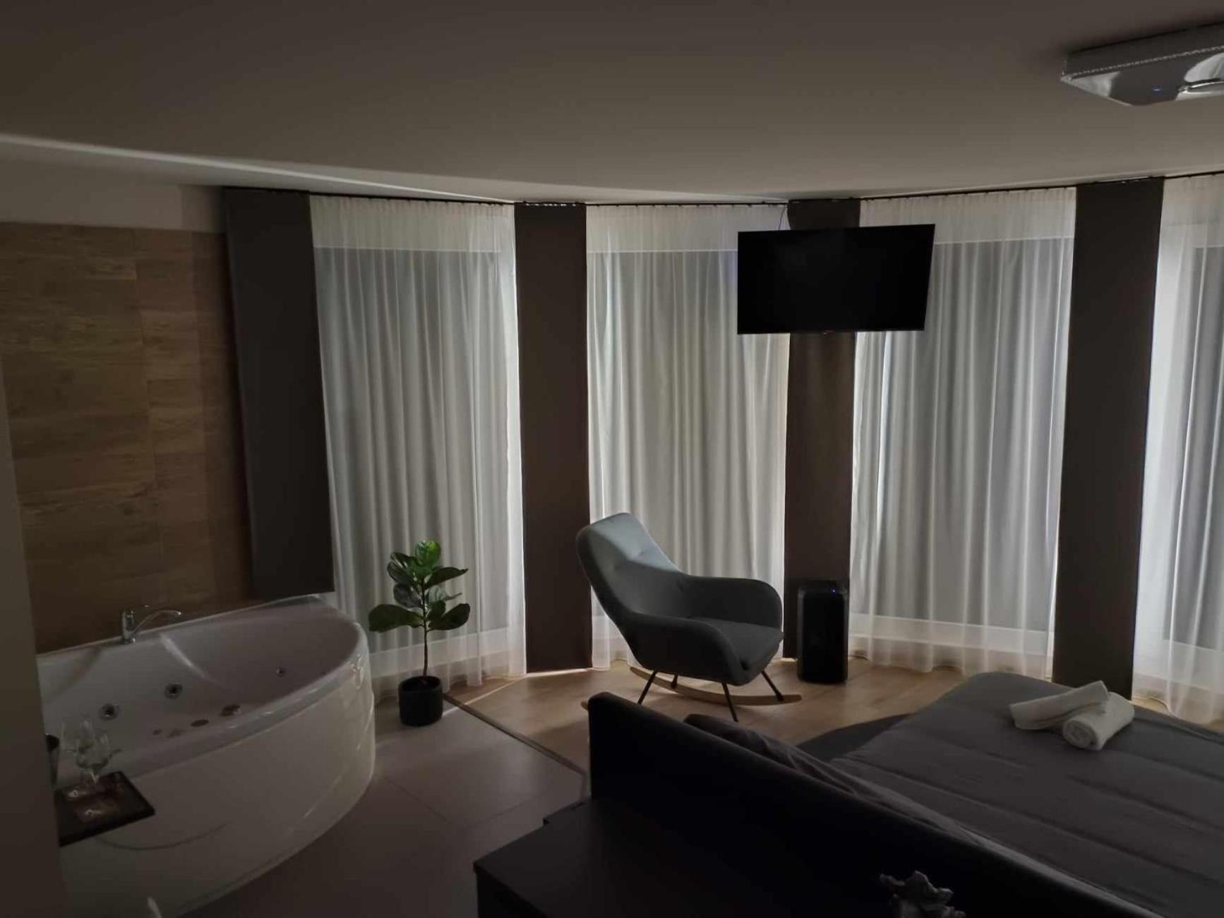 West Panorama Penthouse - Apartment With A Fantastic View Of The City Сомбатгей Екстер'єр фото
