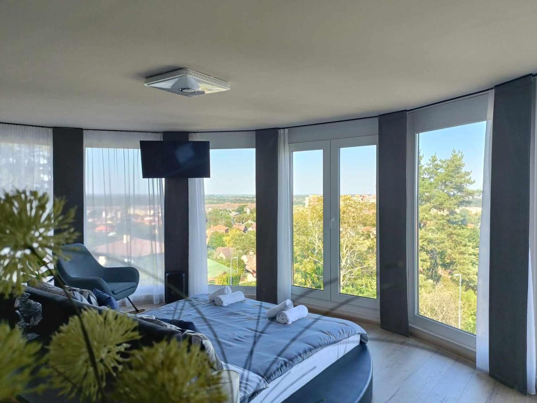 West Panorama Penthouse - Apartment With A Fantastic View Of The City Сомбатгей Екстер'єр фото